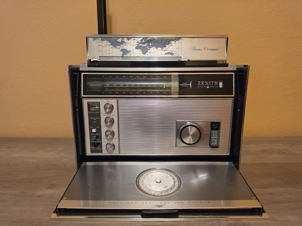 Vintage Zenith Solid State Trans-Oceanic Royal 7000-1, 11 Band Portable Radio