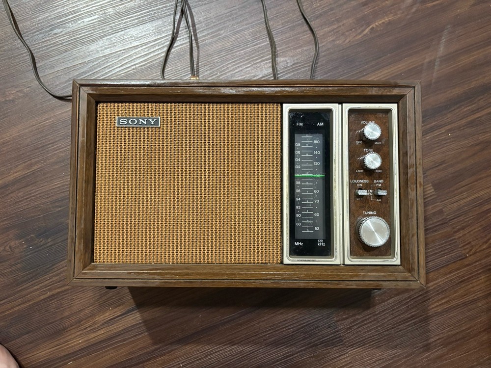 Sony TFM-9450W 11 Transistors 2 Band AM/FM Radio Vintage MCM Excellent Condition