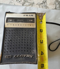 Lloyd&rsquo;s AM/FM Vintage Radio – NON-WORKING – PARTS ONLY – Japan