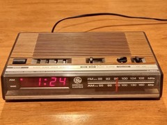 General Electric GE AM/FM Alarm Clock Radio Model 7-4624B Wood Grain *Tested*