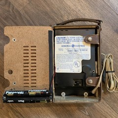 Vintage GENERAL ELECTRIC Portable AM/FM Radio w/ Cover P977B works perfectly 📻