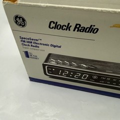 Vintage GE Spacesaver Electronic Digital Clock Radio 7-4612 AM/FM New Open Box