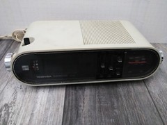 VTG. Toshiba RC 803F Alarm Clock Radio (RADIO WORKS, CLOCK DOES NOT)