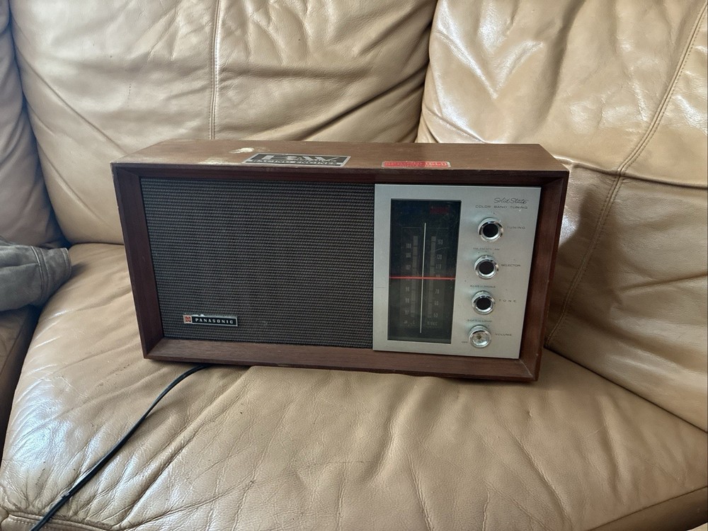 Vintage Panasonic RE-7257 Solid State 2 Band Tuning FM/AM Radio