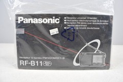 (Lot E2) Vintage NOS Panasonic RF-B11 12-Band Receiver Radio