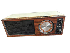 Vintage 70&rsquo;s RCA AM/FM radio model RZC221Y Tested works see video