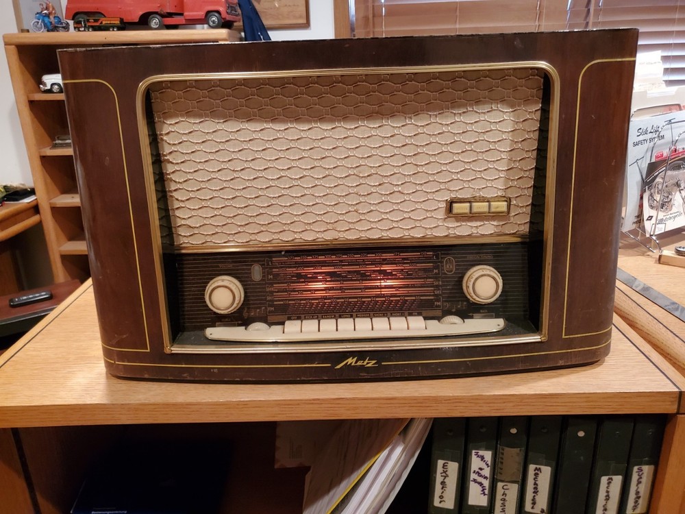 Metz 409/3D 1950’s German Radio Large Tabletop Tube AM FM SW Radio with cover