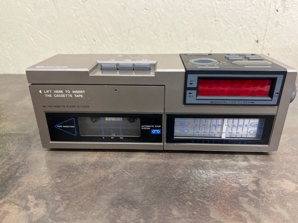 SEARS SR3000 AM/FM CASSETTE PLAYER W/ ALARM CLOCK – TESTED (WBP016070)