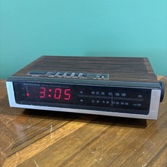 Vintage Lloyds J202B Digital Alarm Clock AM/FM Radio Tested Working Woodgrain