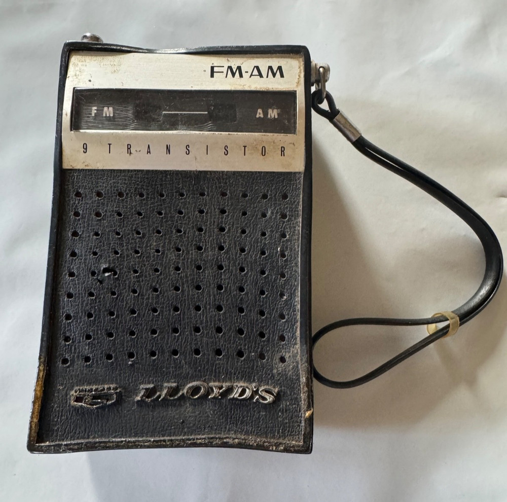 Lloyd&rsquo;s AM/FM Vintage Radio – NON-WORKING – PARTS ONLY – Japan