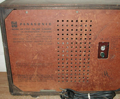 VINTAGE PANASONIC SOLID STATE AM/FM 2-BAND CABINET RADIO MODEL RE-7257