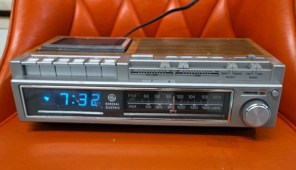 Vintage GE General Electric 7-4975B AM/FM/Cassette Tape Clock Radio Recorder MCM