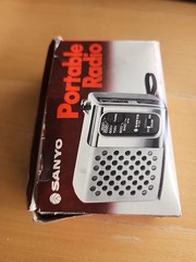 Vintage 1970s Sanyo Portable AM Radio – Retro