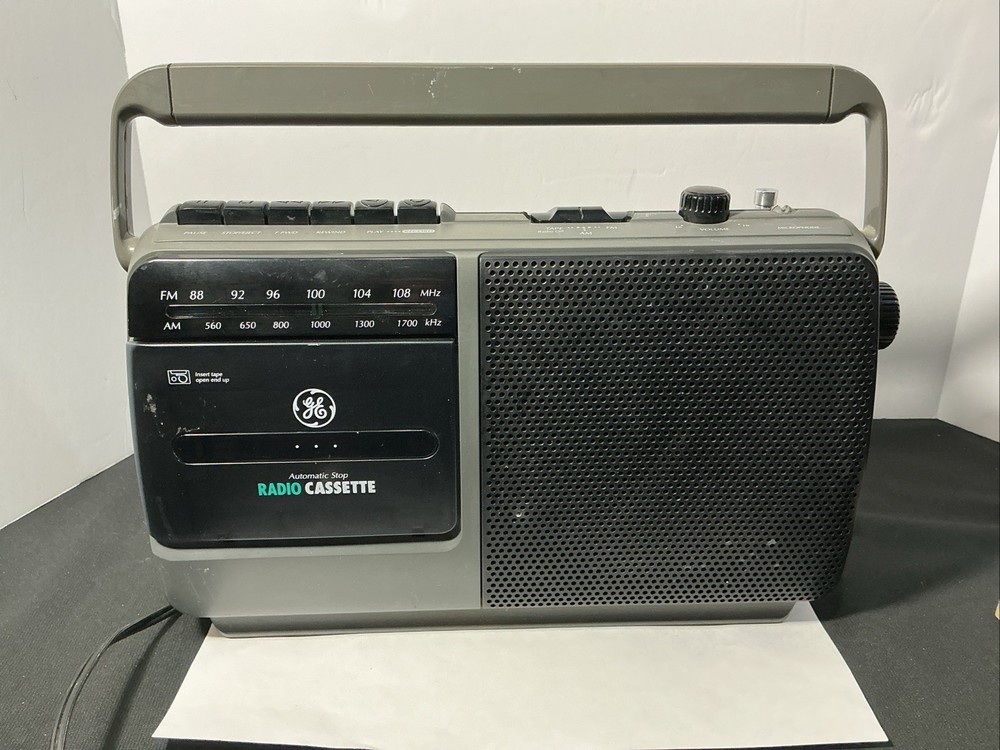 Vintage GE General Electric AM/FM Radio Cassette Player Model 3-5264A Works