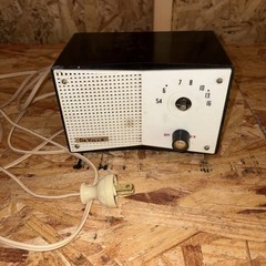 Vintage De Ville Radio, atomic era AM