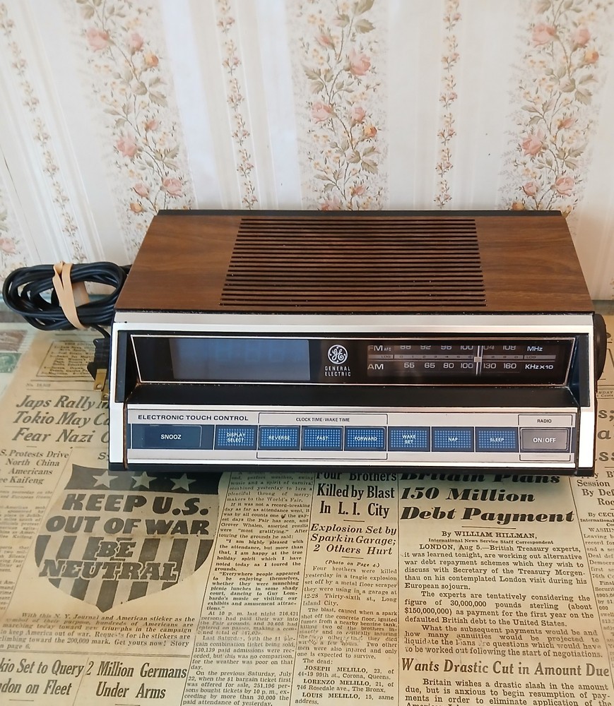 Vintage GE Clock Radio General Electric Model 7-4662b WORKS EXCELLENT!