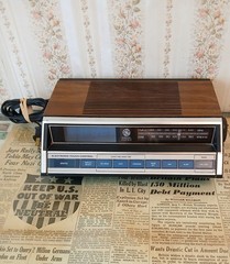 Vintage GE Clock Radio General Electric Model 7-4662b WORKS EXCELLENT!