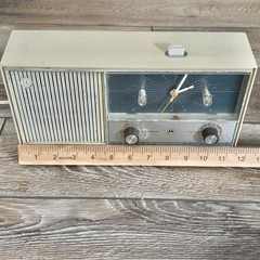 Vintage Motorola Solid State Alarm Clock AM Radio XC220DH-1 Read