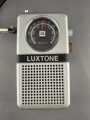 Vintage Luxtone AM/FM Portable Radio Original Box Hong Kong D2379A Needs Repair