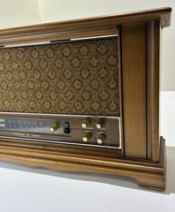 Vintage 1970s SEARS Silvertone AM/FM Table Radio Wood Cabinet NICE CLEAN READ