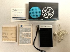 Vtg General Electric GE Transistor P2790 AM Radio Working w orig box & earphone