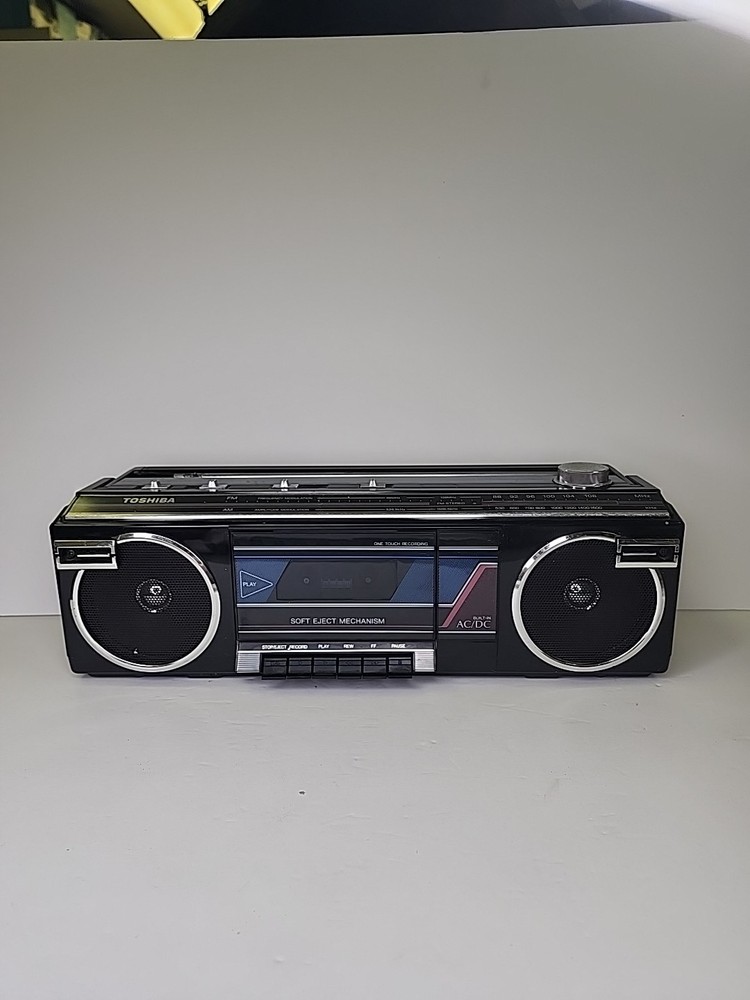 Vintage Toshiba RT-8016 AM FM Radio Cassette Player Recorder Boombox 80s prop