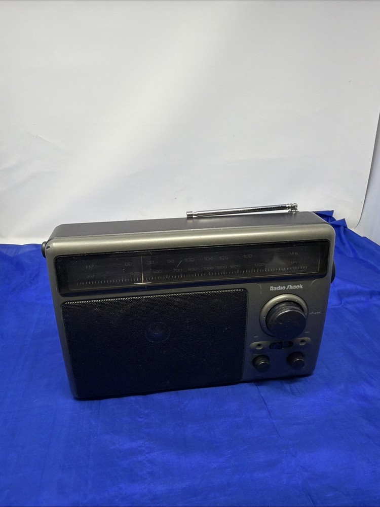 Vintage Radio Shack Portable AM FM 2 Band Radio 12-639A USA – Tested Works