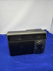 Vintage Radio Shack Portable AM FM 2 Band Radio 12-639A USA – Tested Works