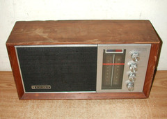 VINTAGE PANASONIC SOLID STATE AM/FM 2-BAND CABINET RADIO MODEL RE-7257