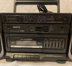 Vintage 1992 SANYO M9100 AM/FM Radio BOOMBOX Stereo Cassette (tested)