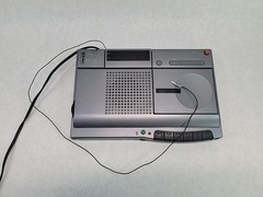 Vintage Magnavox AJ3800 FM/AM/Cassette Alarm Clock Radio Working