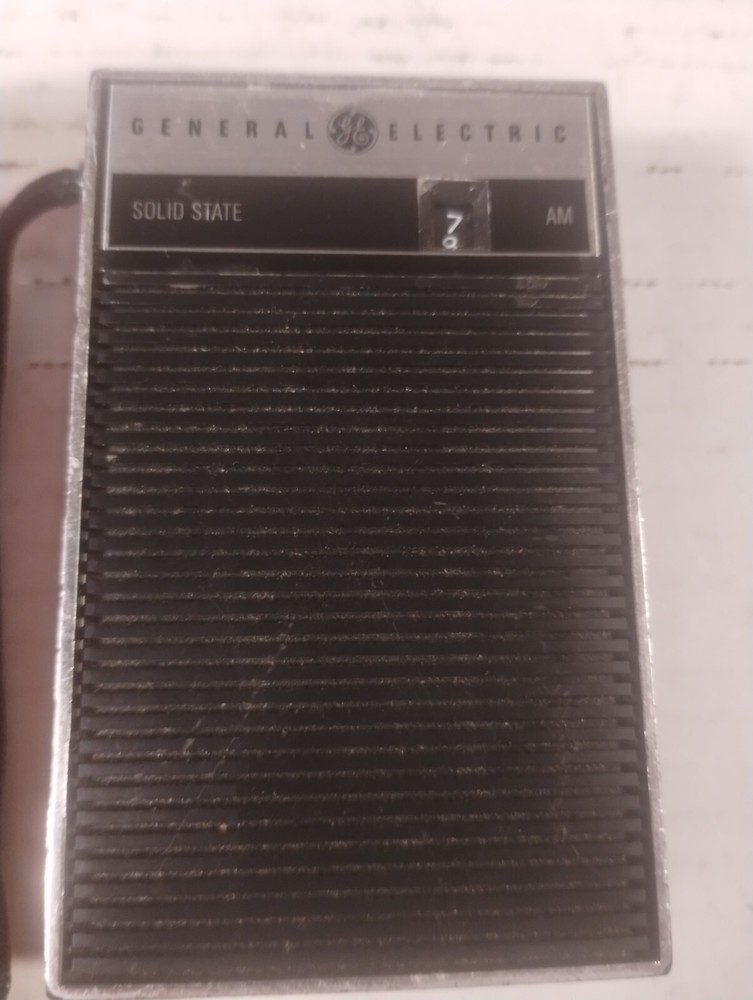 Vintage 1973 GE General Electric Solid State AM Radio – Model P-2790F TESTED
