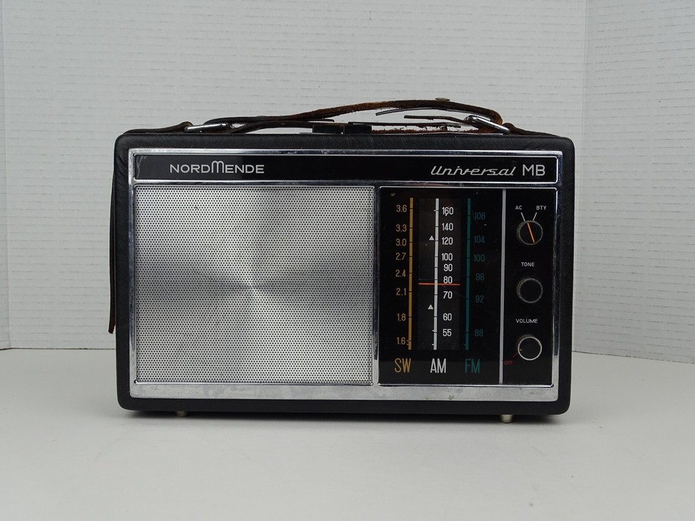 Nordmende Universal MB AM/FM SW Vintage Germany Transistor Radio Parts Only