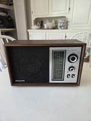 Vintage Panasonic Counter Top AM-FM Radio As-is