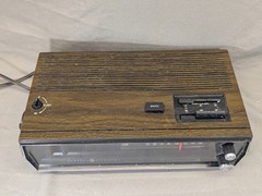 General Electric Radio Vintage C4331B Flip Clock AM FM Walnut Grain 70&rsquo;s READ