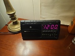 GE Radio Cassette Player Alarm Clock AM/FM Radio 7-4915A Works Cassette Untested