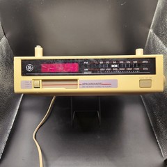 GE Spacemaker UNDER CABINET Kitchen AM/FM Clock Radio/Cassette Tested Works
