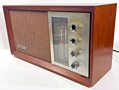 Vintage Panasonic RE-7257 Solid State 2 Band Tuning FM/AM Radio