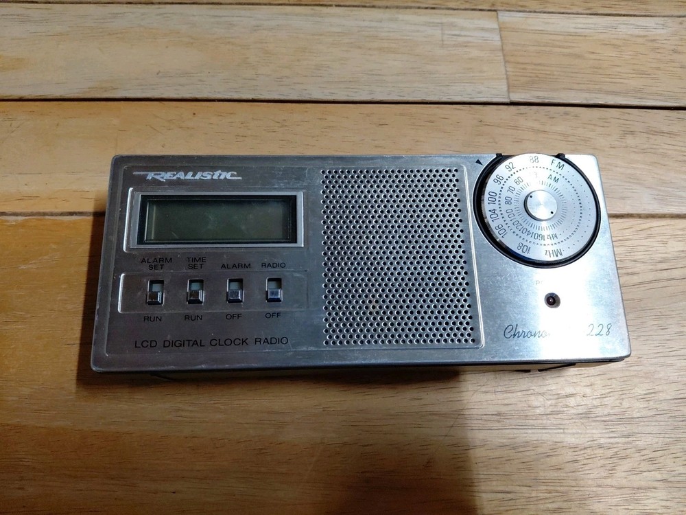 Realistic Radio Chronomatic-228 LCD Digital AM/FM Alarm Radio Shack Vintage