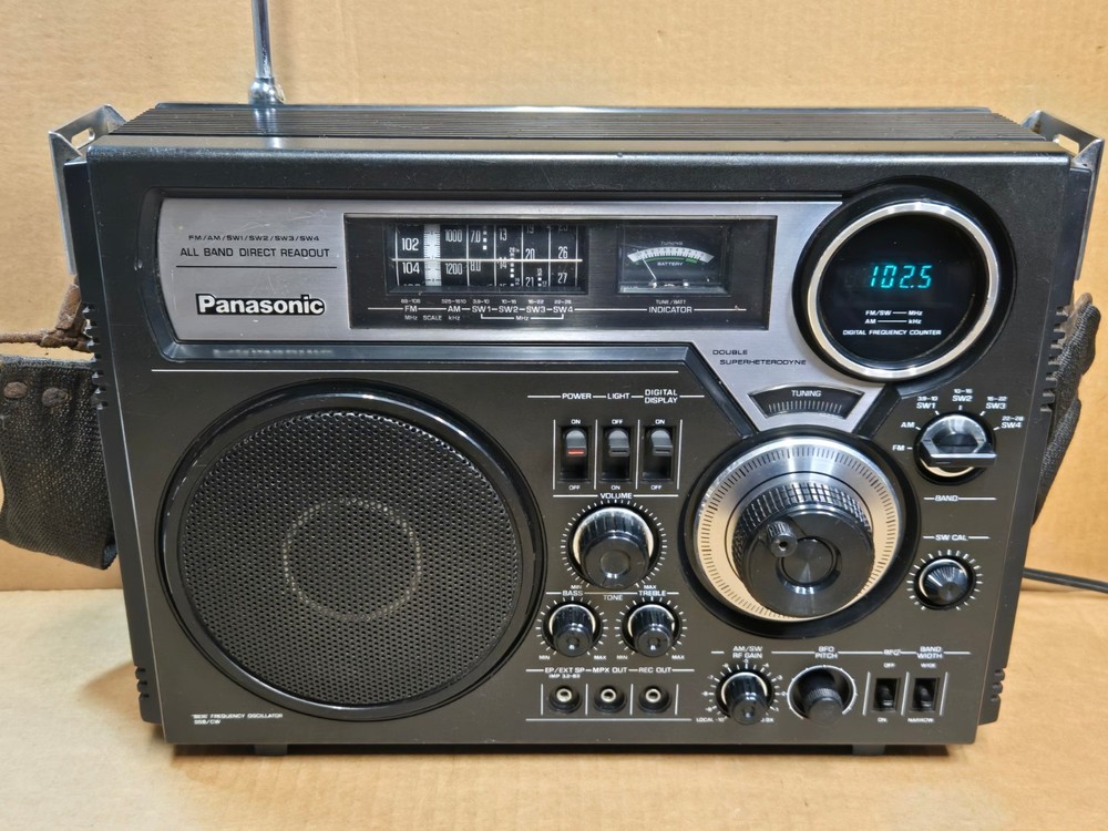 Panasonic RF-2600 Portable Radio AM/FM Shortwave 6-Band Working USED See Pics