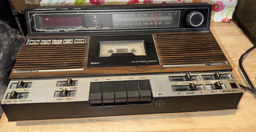 Sears “RARE” AM/FM cassette Alarm clock radio 1979 model 23400, Tested Works!!