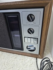 Magnavox Transistor Table Radio Model R434 AM/FM Powers On Needs Work See Video