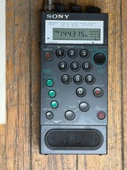 Sony Air-8 Handheld Synthesized Receiver 4-Band PSB/AIR/FM/AM Radio Manual Cover