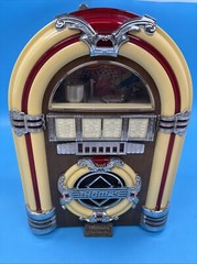 THOMAS Vintage FM/AM Radio/Cassette Tape Player TESTED/Works But light does not
