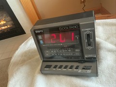 Vtg AM FM Clock Radio Alarm 120v – Battery Back-up- Tested – GPX Model D528
