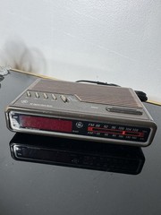 1980s Vintage GE Model 7-4612A Digital Alarm Clock Radio Working works