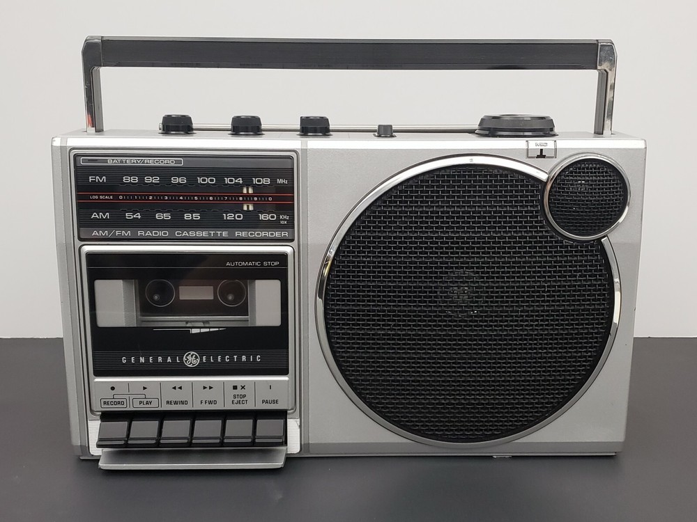 GE 3-5248A Stereo/Radio/Boombox- Silver & Black- Vintage