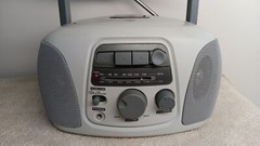 VINTAGE ELECTRO BRAND MODEL 7412 AM/FM RADIO CASSETTE PLAYER