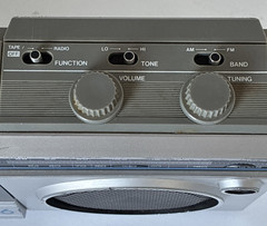 Randix MCR46 AM/FM Radio Cassette Recorder 11&Prime; Parts or Repair – VTG 1980s READ