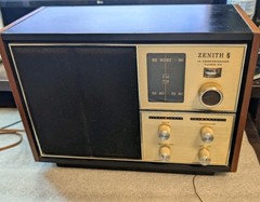 VINTAGE ZENITH E430W AM / FM RADIO HI PERFORMANCE TUNED R.F. Works Good. Video
